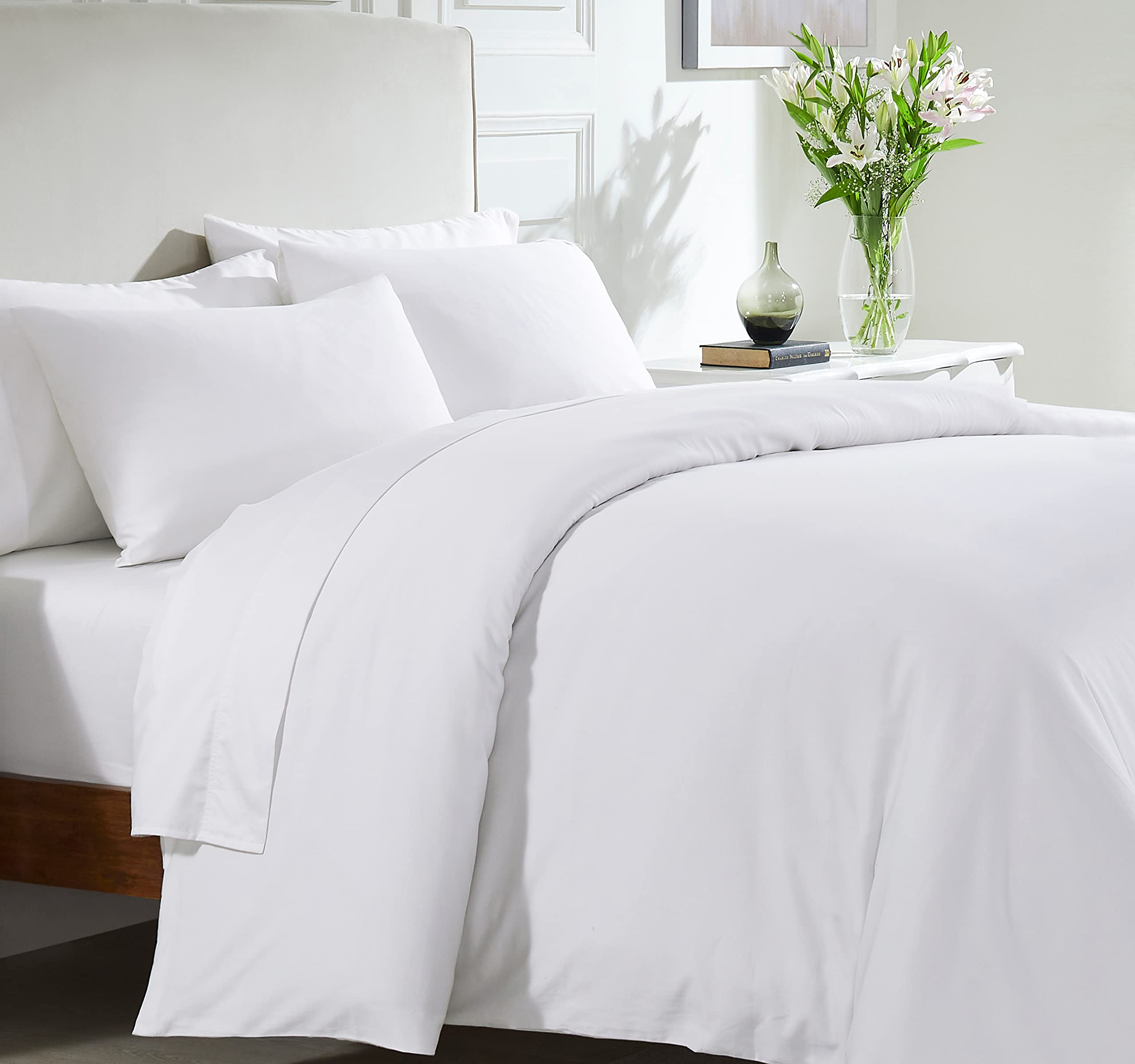 The Allure of Crisp White Bedding: Why Guests Prefer it in Hotels and Short-Term Rentals
