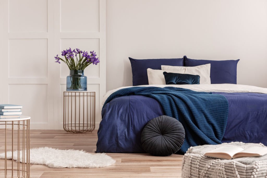 what color sheets with navy comforter