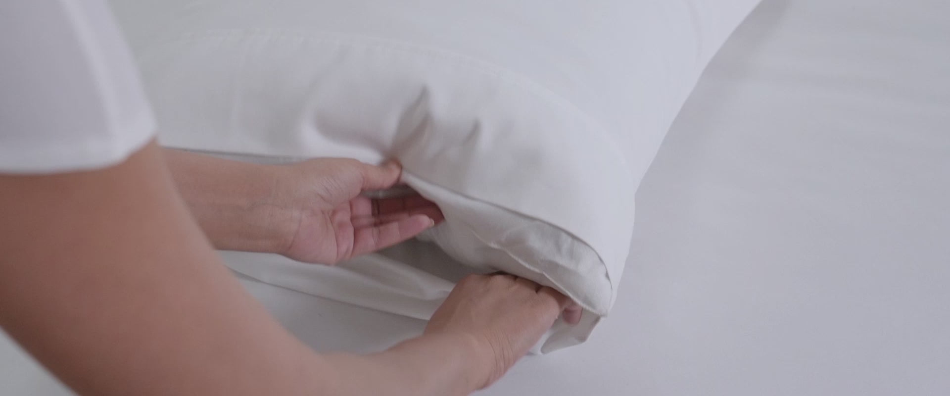 Load video: Signature Egyptian Sateen Pillowcase Pair - California Design Den